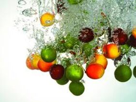 پھلوں کے چھلکے پھلوں کے تیزاب کے ساتھ ، جس کی بدولت جلد کے خلیات تجدید ہوتے ہیں۔