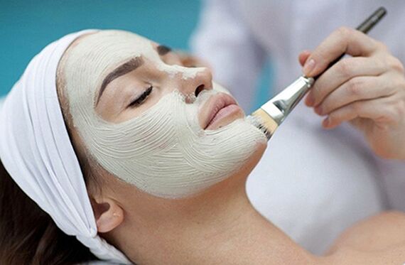 چہرے کا چھلکا جلد کی جمالیاتی تجدید کے طریقوں میں سے ایک ہے۔